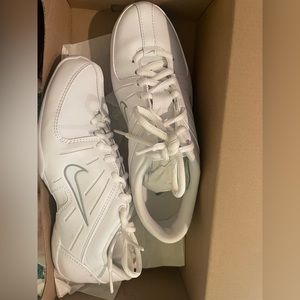 Nike Air Mix Down Cheer II white shoes. Size 6, never worn